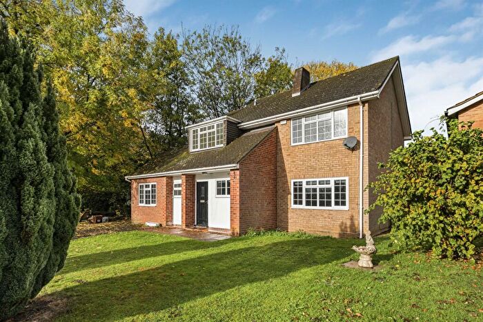 4 Bedroom Detached House For Sale In Yarnton Close, Caversham, RG4