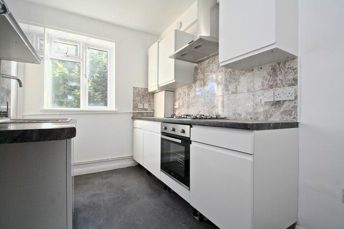2 Bedroom Flat To Rent In Melbourne Court, Anerley Road, London, SE20