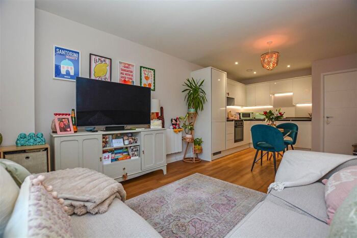 1 Bedroom Flat For Sale In Ingrave Road, Brentwood, CM15