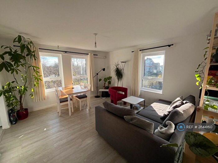 2 Bedroom Flat To Rent In Wedmore Gardens, London, N19