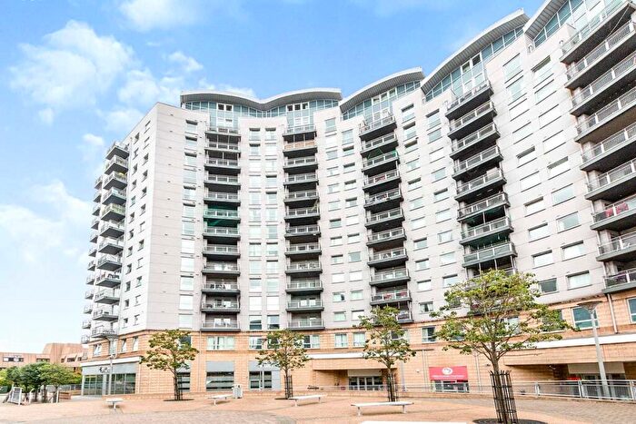 2 Bedroom Flat To Rent In Alencon Link, Basingstoke, Hampshire, RG21