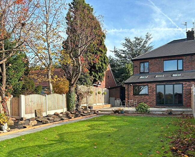 3 Bedroom Semi Detached House For Sale In Oldham Road, Ashton-Under-Lyne, Greater Manchester, OL7