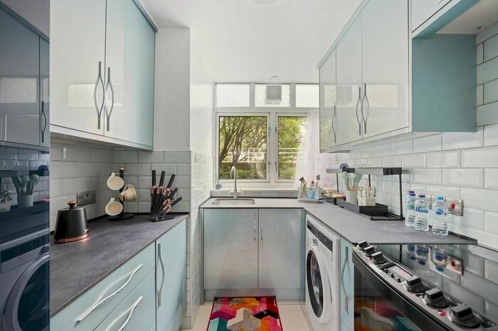 Studio To Rent In Whitebeam Close, London, SW9