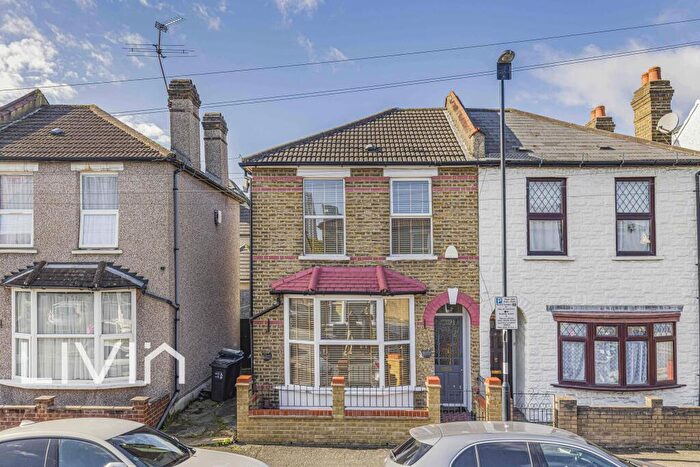 2 Bedroom Semi-Detached House For Sale In Sylverdale Road, Croydon, Surrey, CR0