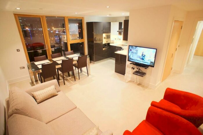 3 Bedroom Flat To Rent In Streamlight, Province Square, Docklands, London, E14