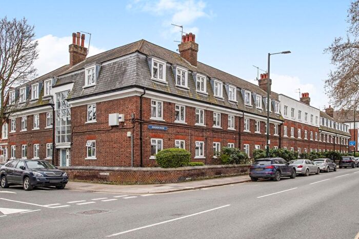 3 Bedroom Flat To Rent In Mortlake High Street, Mortlake, SW14