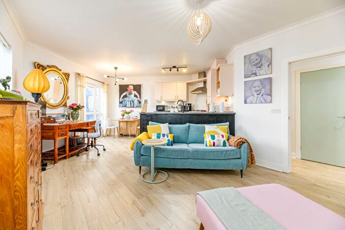 2 Bedroom Flat For Sale In Keepers Close, Birmingham, B18