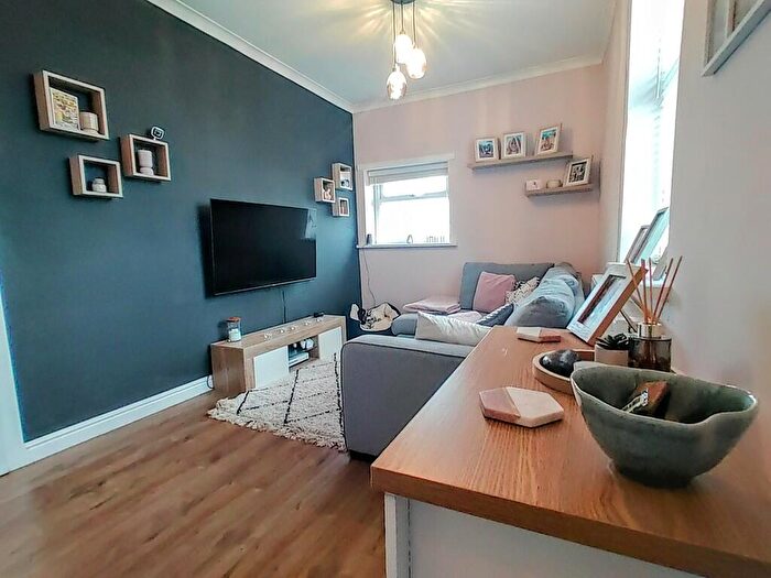 3 Bedroom End Of Terrace House For Sale In Packington Street, Thornton, Bradford, BD13