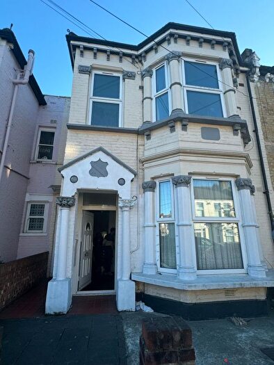 2 Bedroom Flat To Rent In Selkirk Road, London, SW17