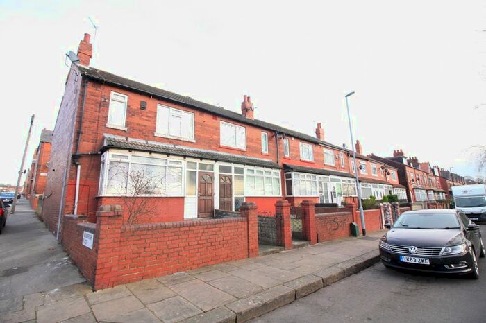 3 Bedroom End Of Terrace House To Rent In Savile Drive, Leeds, West Yorkshire, LS7