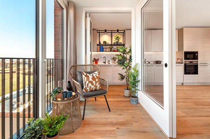 1 Bedroom Apartment For Sale In Poplar Riverside, Leven Road, London, E14