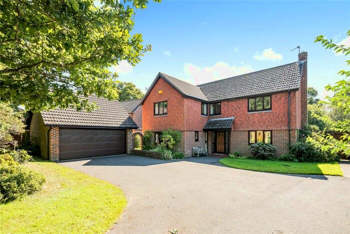 4 Bedroom Detached House For Sale In Forest Glade Close, Brockenhurst, Hampshire, SO42