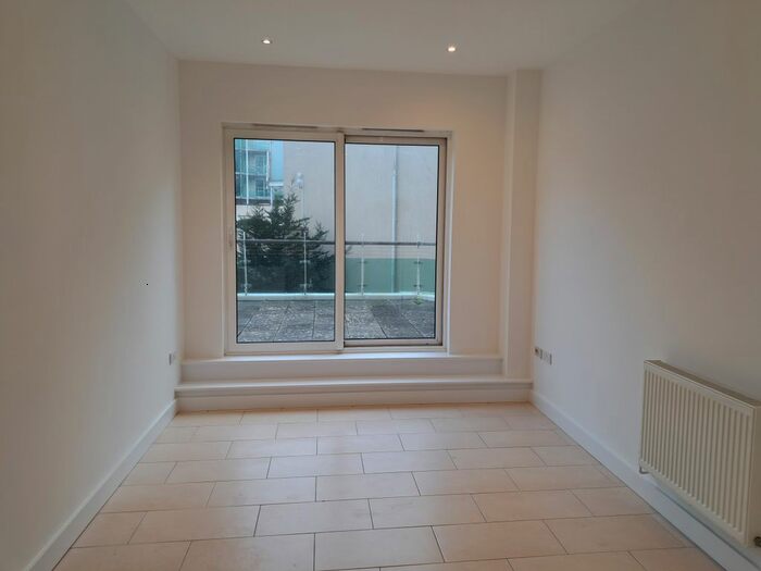 2 Bedroom Flat To Rent In Ayton Drive, Portland, DT5