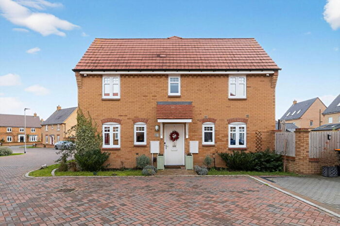 3 Bedroom Semi-Detached House For Sale In Thorne Close, Wixams, MK42