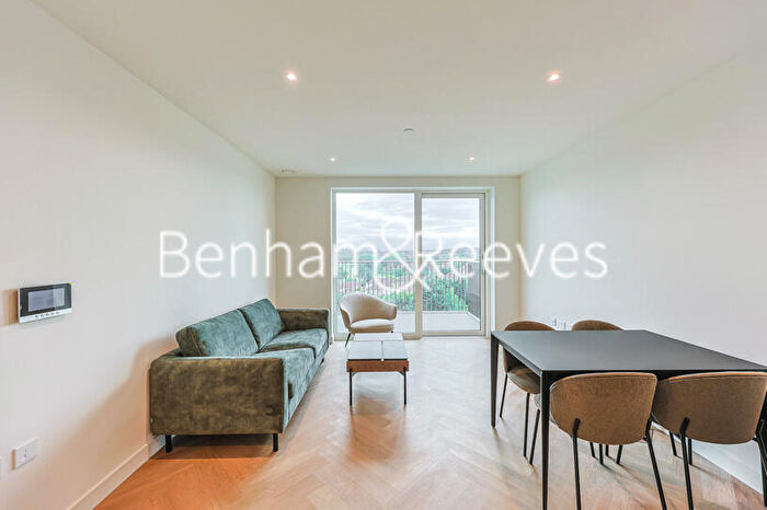1 Bedroom Apartment To Rent In Henshaw Parade, Hendon, NW9