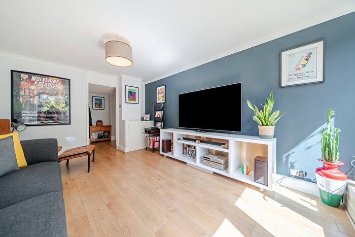 4 Bedroom Flat For Sale In Bishops Mead, Camberwell Road, London, SE5