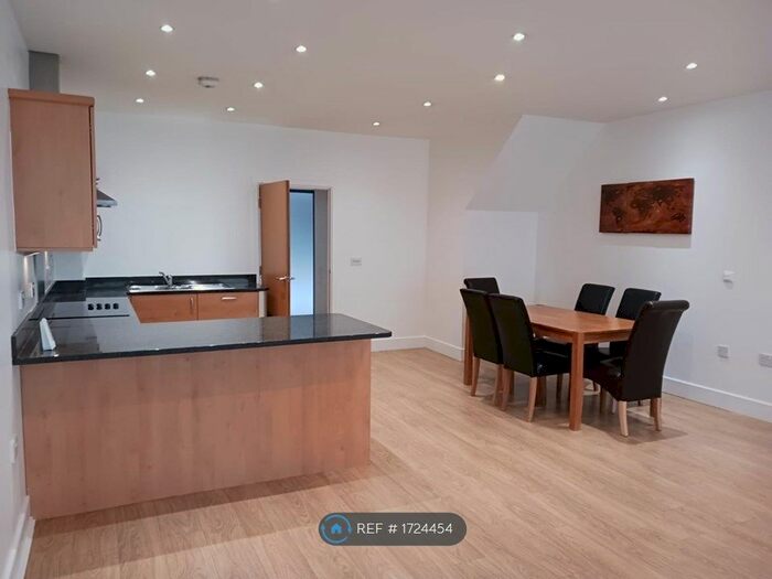 2 Bedroom Flat To Rent In Bell Yard Mews, London, SE1