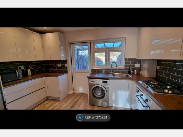 2 Bedroom Terraced House To Rent In Kingsmead Drive, Northolt UB5