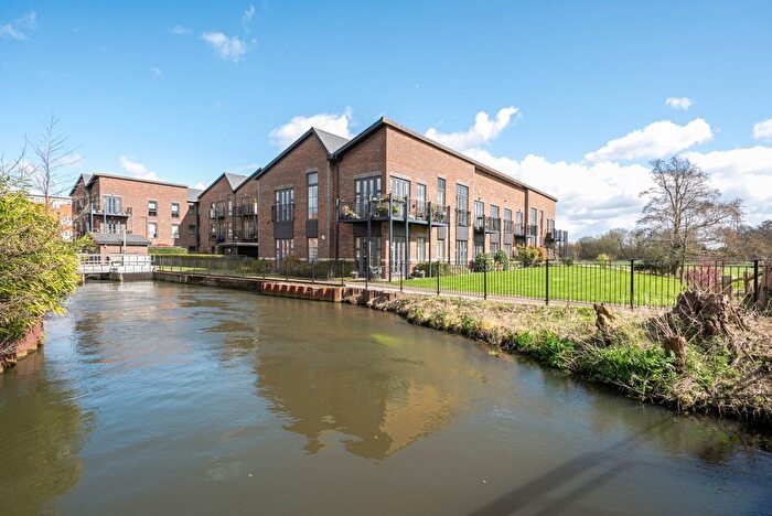 2 Bedroom Flat For Sale In Mill Court, Woking, GU22