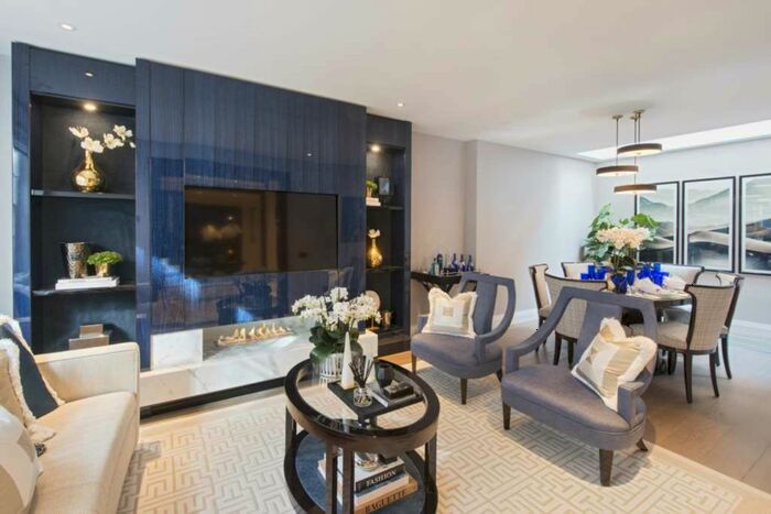 4 Bedroom Town House To Rent In Clabon Mews, London, SW1X