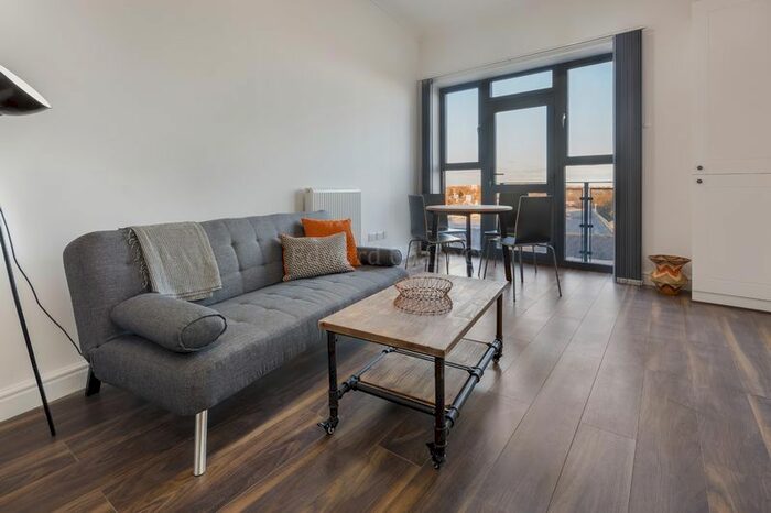 1 Bedroom Flat To Rent In Mayes House, Goodmayes, IG3