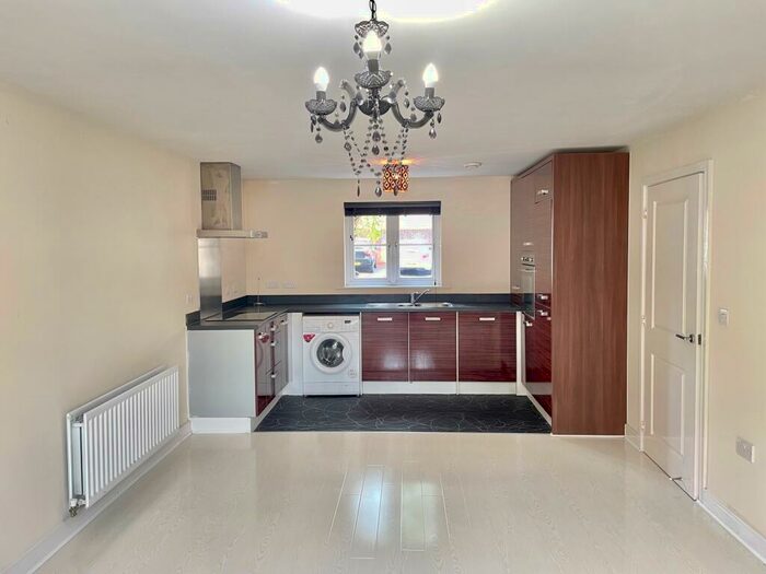 2 Bedroom Flat To Rent In East Fields Road, Bristol, BS16