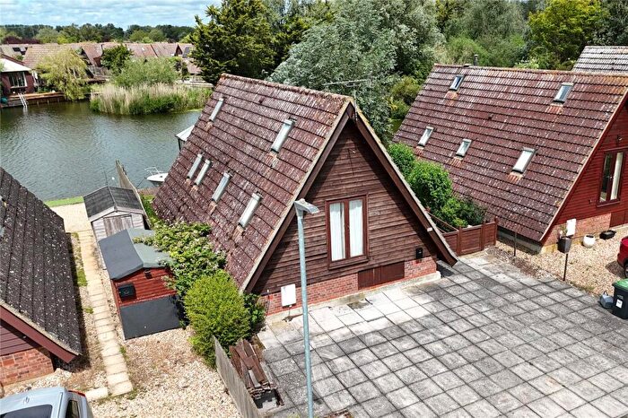 2 Bedroom Bungalow For Sale In Lakeside, Fen Bank, Isleham Marina, Ely, CB7