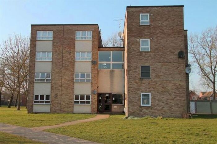 2 Bedroom Property To Rent In Simpson Place, Aylesbury, HP21