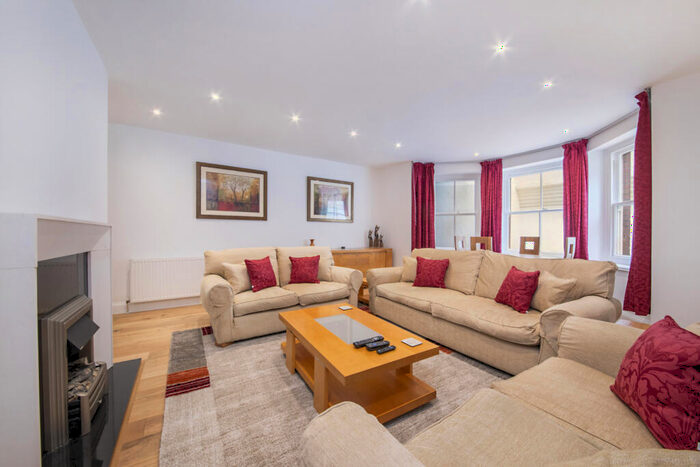 2 Bedroom Flat To Rent In Netherhall Gardens, Hampstead, NW3