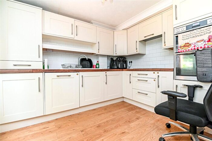 3 Bedroom Terraced House For Sale In Woodvale Gardens, New Milton, Hampshire, BH25