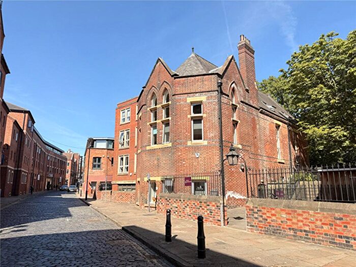 2 Bedroom Apartment For Sale In St Peters Hall, The Calls, Leeds, LS2