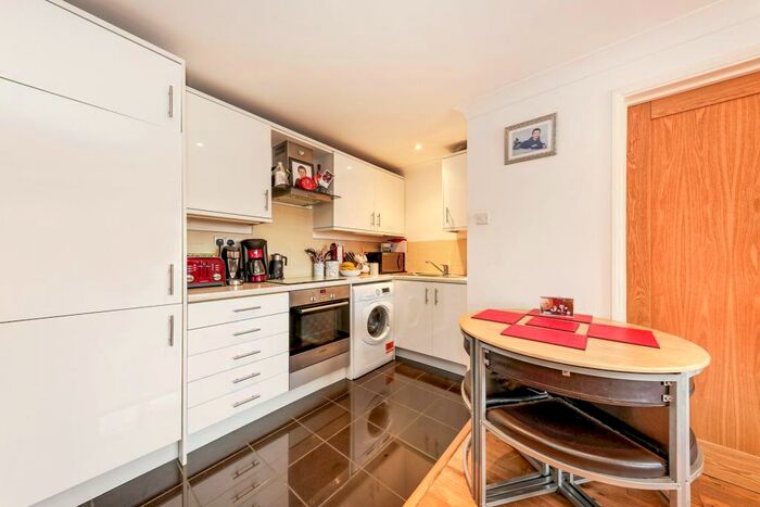 1 Bedroom Apartment To Rent In Upshire Gardens, The Warren, Bracknell, RG12