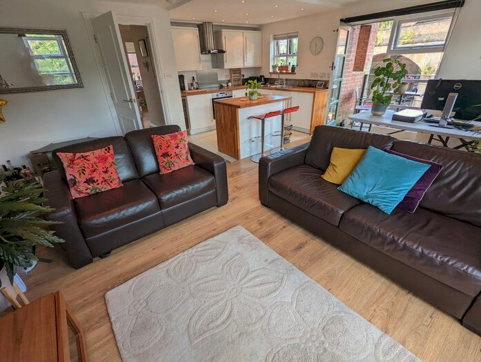 2 Bedroom Flat To Rent In Ship Canal House, Slate Wharf, Manchester, M15