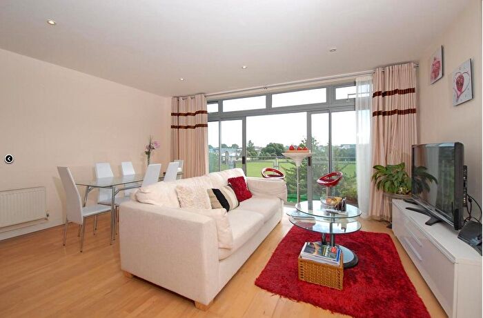2 Bedroom Flat To Rent In Burr Road, Earlsfield, London, SW18