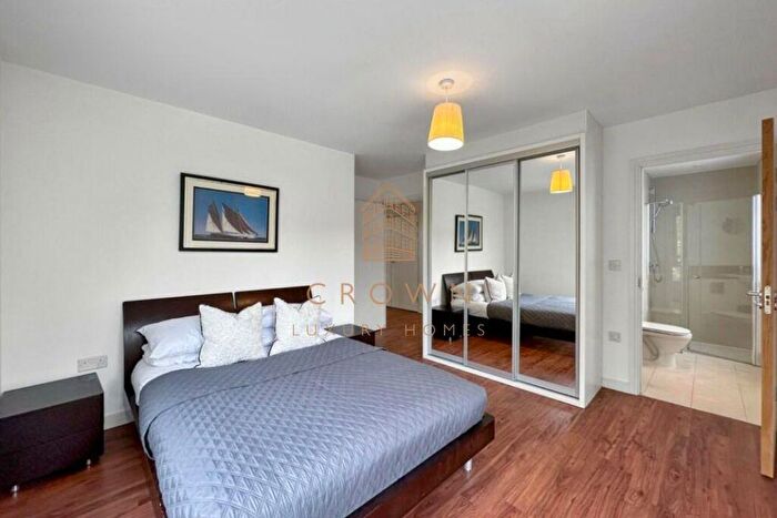 2 Bedroom Flat To Rent In Blondin Way, London, SE16