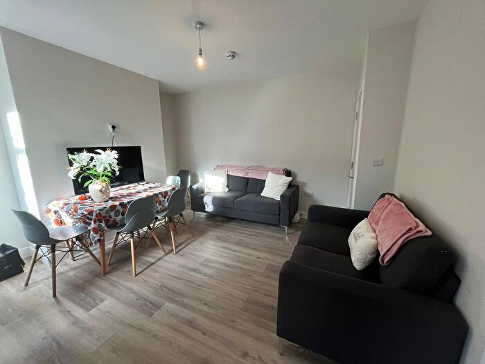 6 Bedroom Terraced House To Rent In Moseley Road, Fallowfield, Manchester, M14