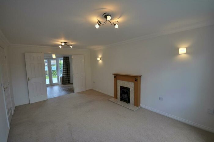 5 Bedroom House To Rent In Niven Courtyard Cheltenham, GL51