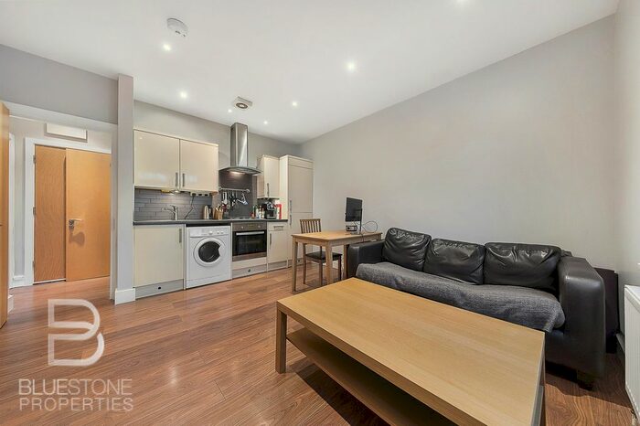 1 Bedroom Flat To Rent In Upper Tooting Park, London, SW17