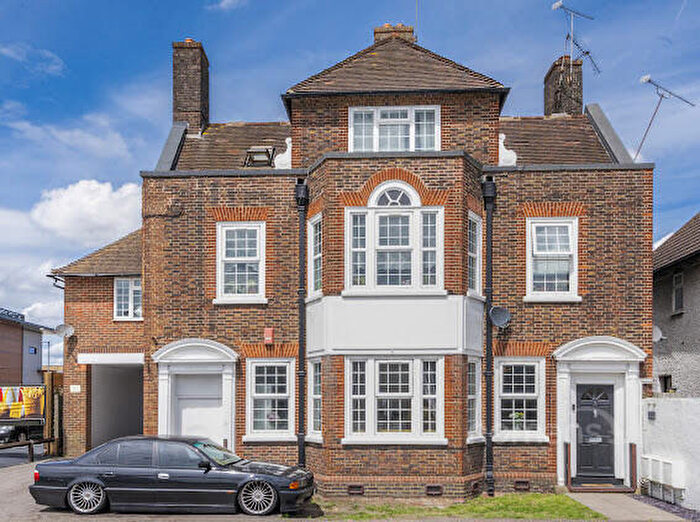 3 Bedroom Apartment For Sale In Clyde Court, Ash Road, Aldershot, GU12