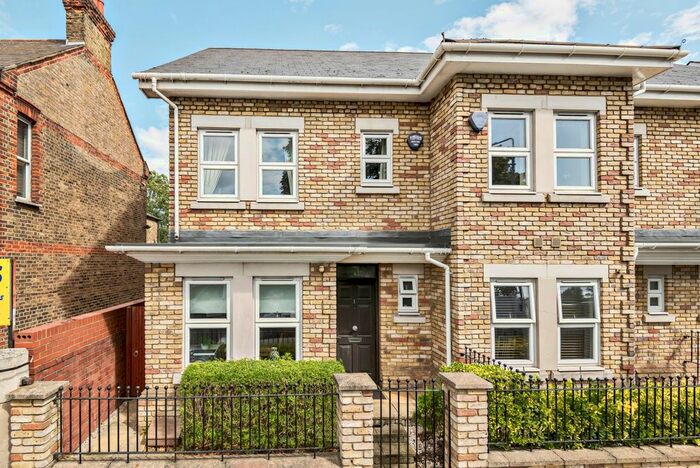 4 Bedroom Semi-Detached House To Rent In Banchory Road, London, SE3