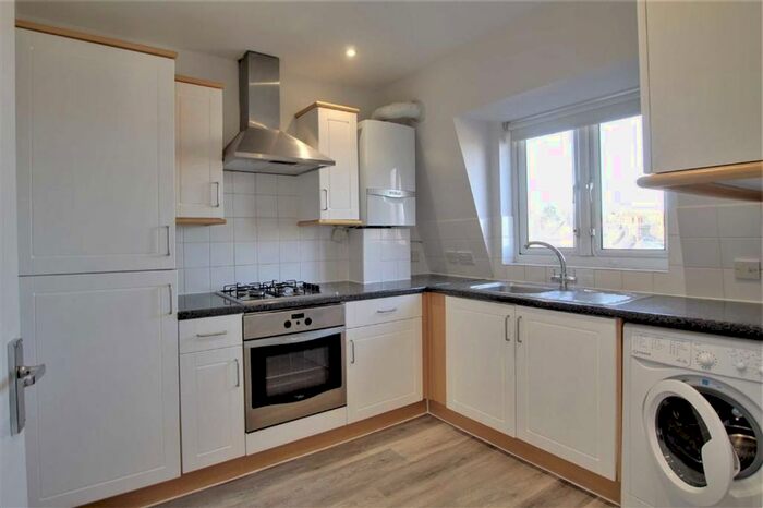 2 Bedroom Flat To Rent In Oakleigh Court, Barnet EN4