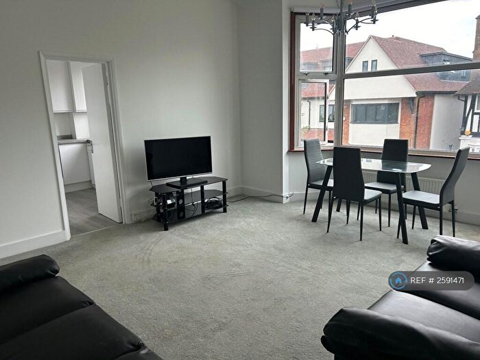 2 Bedroom Flat To Rent In Woodstock Road, London, NW11