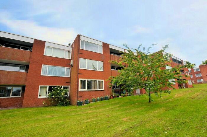 2 Bedroom Flat To Rent In Binswood Road, Halesowen, B62