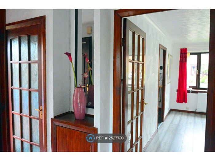 2 Bedroom Bungalow To Rent In Elmwood Park, Livingston, EH54