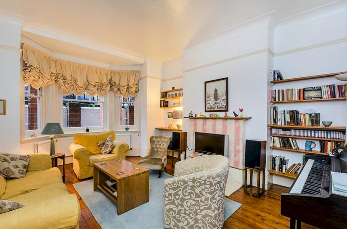2 Bedroom Flat To Rent In Charleville Road, London, W14
