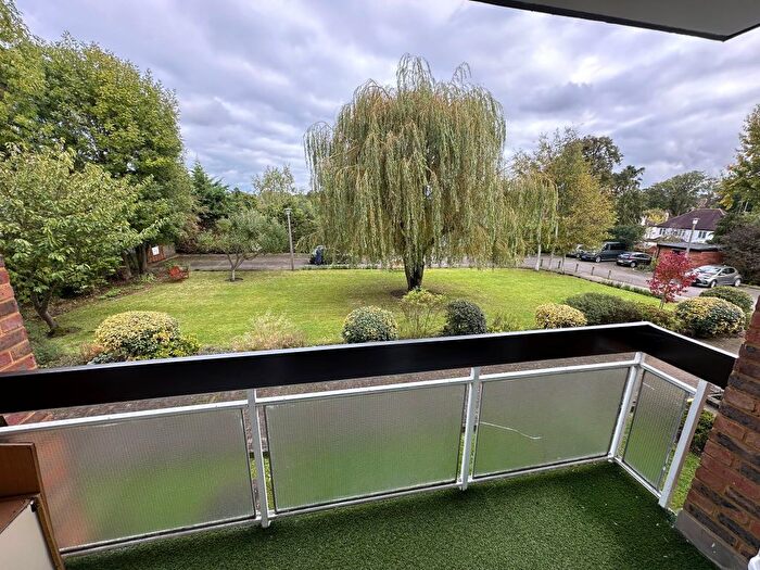 1 Bedroom Flat To Rent In Flat, Chesterfield Lodge, Church Hill, London, N21