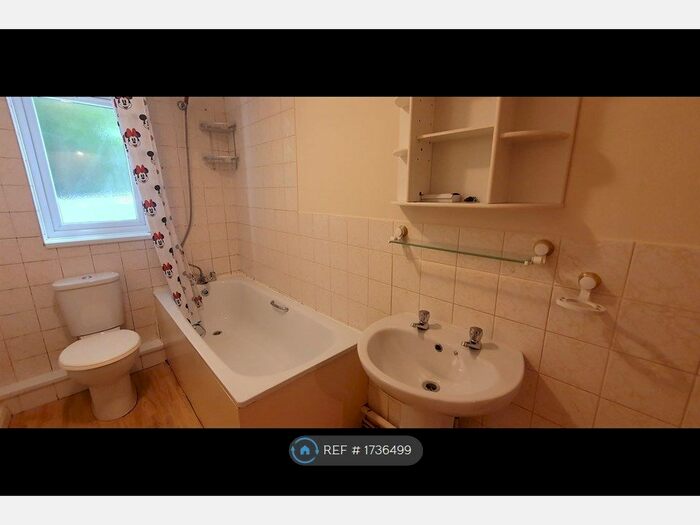 2 Bedroom Flat To Rent In Chesterfield Road North, Pleasley, Mansfield, NG19