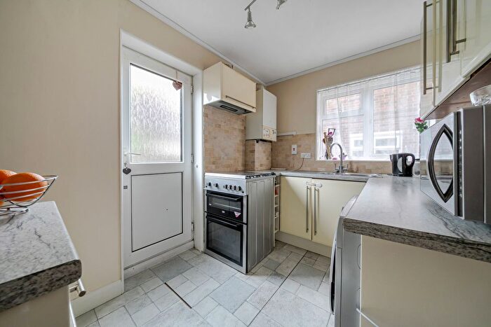 2 Bedroom Maisonette For Sale In Milford Close, London, SE2