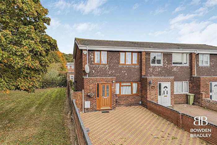 3 Bedroom Semi-detached House For Sale In Fullwell Avenue, Clayhall, IG5