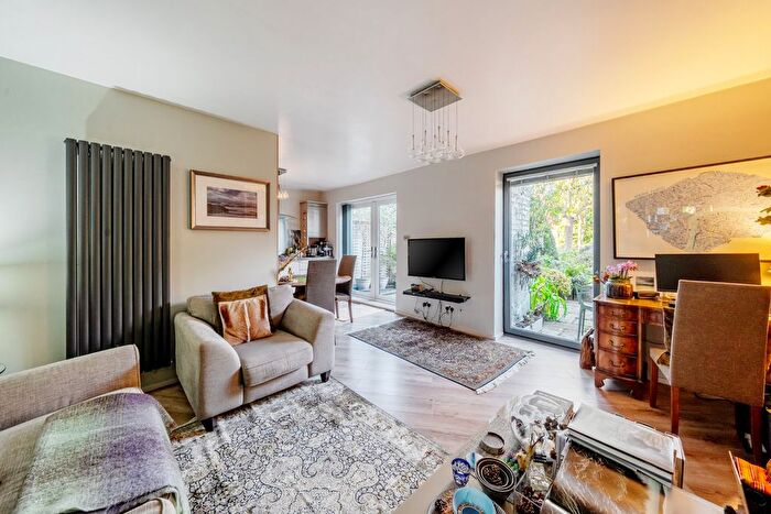 1 Bedroom Flat For Sale In Cecile Park, Crouch End, London, N8